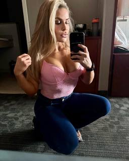 Natalya Neidhart feet photo thumbnail