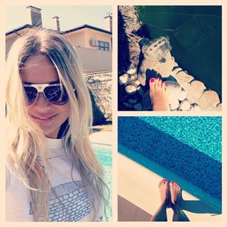 Natalya Rudova feet photo thumbnail