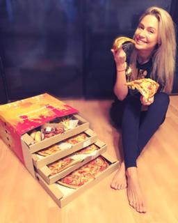 Natalya Rudova feet photo thumbnail