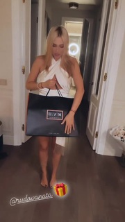 Natalya Rudova feet photo thumbnail