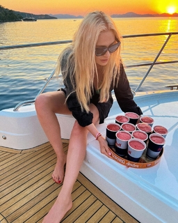 Natalya Rudova feet photo thumbnail