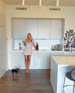 Natalya Rudova feet photo thumbnail