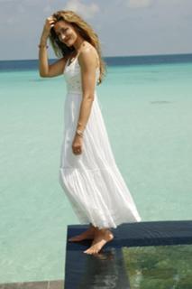 Natascha McElhone feet photo thumbnail