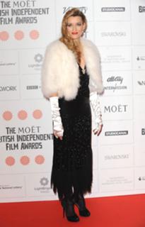 Natascha McElhone feet photo thumbnail