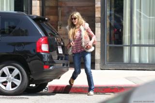 Natascha McElhone feet photo thumbnail