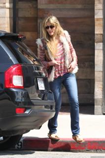 Natascha McElhone feet photo thumbnail