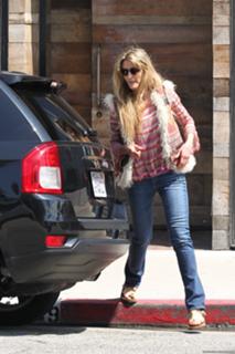 Natascha McElhone feet photo thumbnail