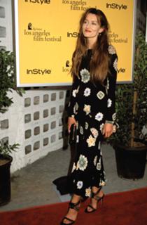 Natascha McElhone feet photo thumbnail