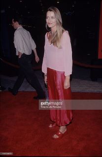 Natascha McElhone feet photo thumbnail