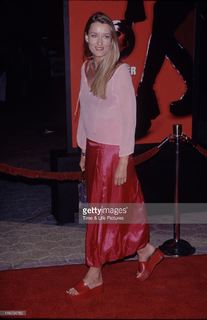 Natascha McElhone feet photo thumbnail