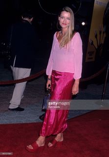 Natascha McElhone feet photo thumbnail