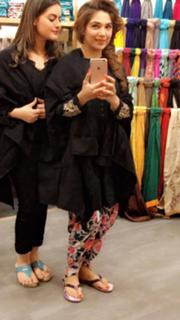 Natasha Ali feet photo 5