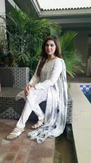 Natasha Ali feet photo 4