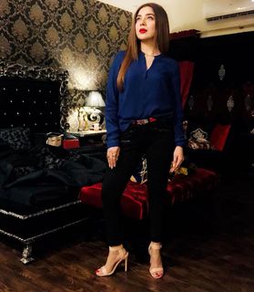 Natasha Ali feet photo 5