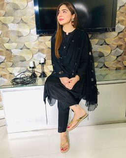 Natasha Ali feet photo 18