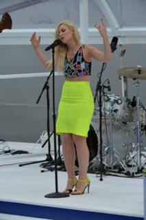 Natasha Bedingfield feet photo thumbnail