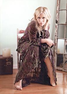 Natasha Bedingfield feet photo thumbnail