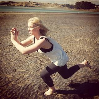 Natasha Bedingfield feet photo thumbnail