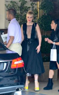 Natasha Bedingfield feet photo thumbnail