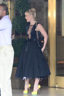 Natasha Bedingfield feet photo thumbnail