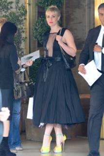 Natasha Bedingfield feet photo thumbnail