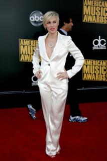 Natasha Bedingfield feet photo thumbnail