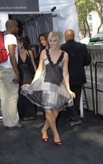 Natasha Bedingfield feet photo thumbnail