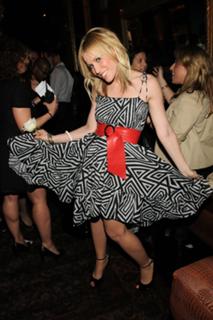 Natasha Bedingfield feet photo thumbnail