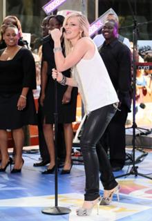 Natasha Bedingfield feet photo thumbnail