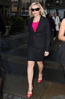 Natasha Bedingfield feet photo thumbnail