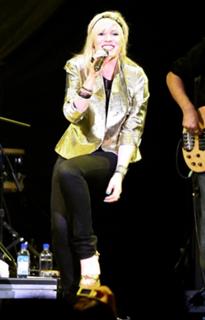 Natasha Bedingfield feet photo thumbnail