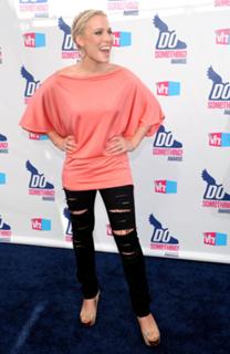 Natasha Bedingfield feet photo thumbnail