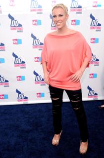 Natasha Bedingfield feet photo thumbnail