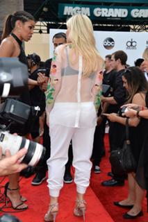 Natasha Bedingfield feet photo thumbnail