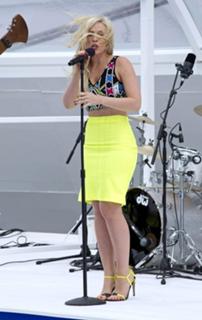 Natasha Bedingfield feet photo thumbnail