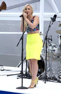 Natasha Bedingfield feet photo thumbnail