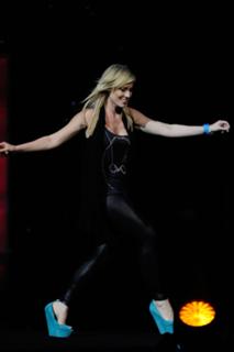 Natasha Bedingfield feet photo thumbnail