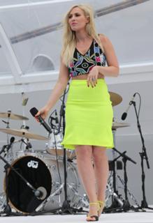 Natasha Bedingfield feet photo thumbnail