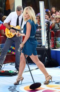 Natasha Bedingfield feet photo thumbnail