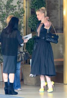 Natasha Bedingfield feet photo thumbnail