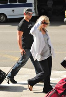 Natasha Bedingfield feet photo thumbnail