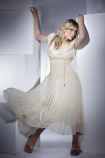 Natasha Bedingfield feet photo thumbnail