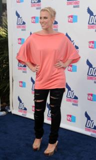 Natasha Bedingfield feet photo thumbnail