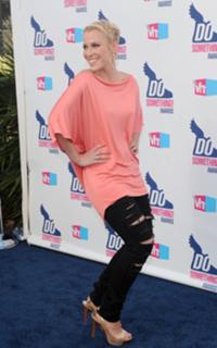 Natasha Bedingfield feet photo thumbnail