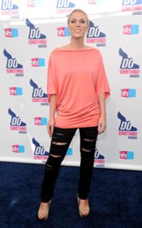 Natasha Bedingfield feet photo thumbnail