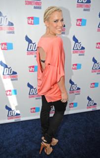 Natasha Bedingfield feet photo thumbnail