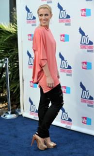 Natasha Bedingfield feet photo thumbnail