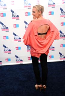 Natasha Bedingfield feet photo thumbnail