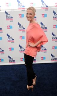 Natasha Bedingfield feet photo thumbnail