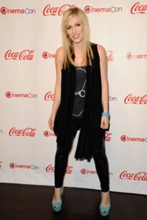 Natasha Bedingfield feet photo thumbnail